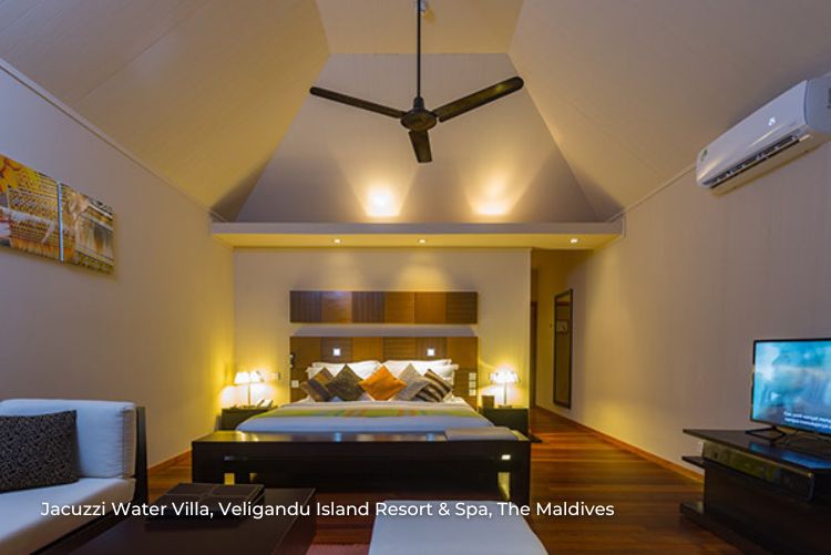 Lizzi Luxury Edit Maldives Luxury Break Jacuzzi bed 26Oct22