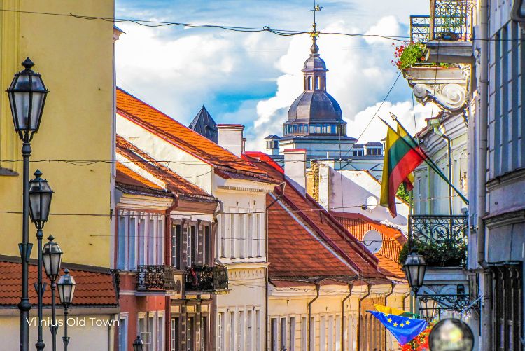Colourful Old Town Vilnius 29Dec22